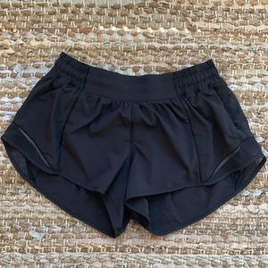 Lululemon Hotty Hot Low Rise Short 2.5”